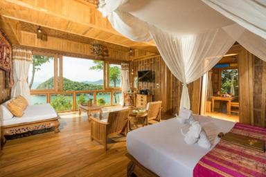 Suite, King Bed, Ocean View, with Pool