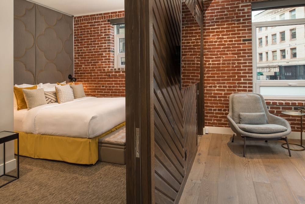 Hospitality, Suite, King Bed, Sofa