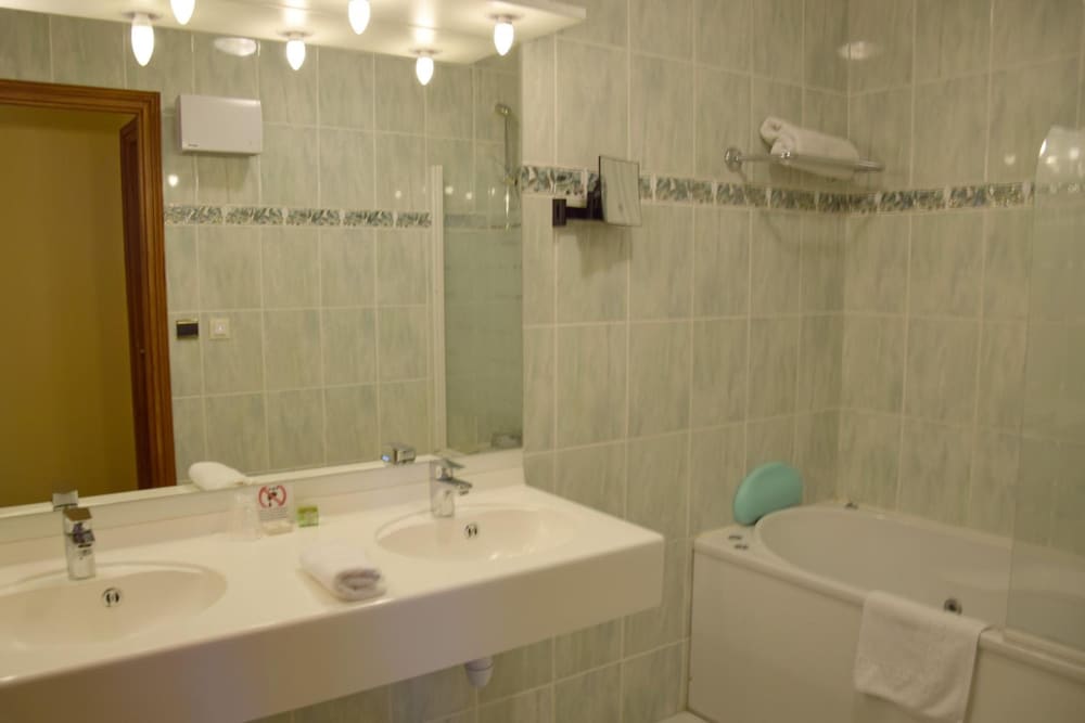 HOTEL LE SAINT-NICOLAS 32/35