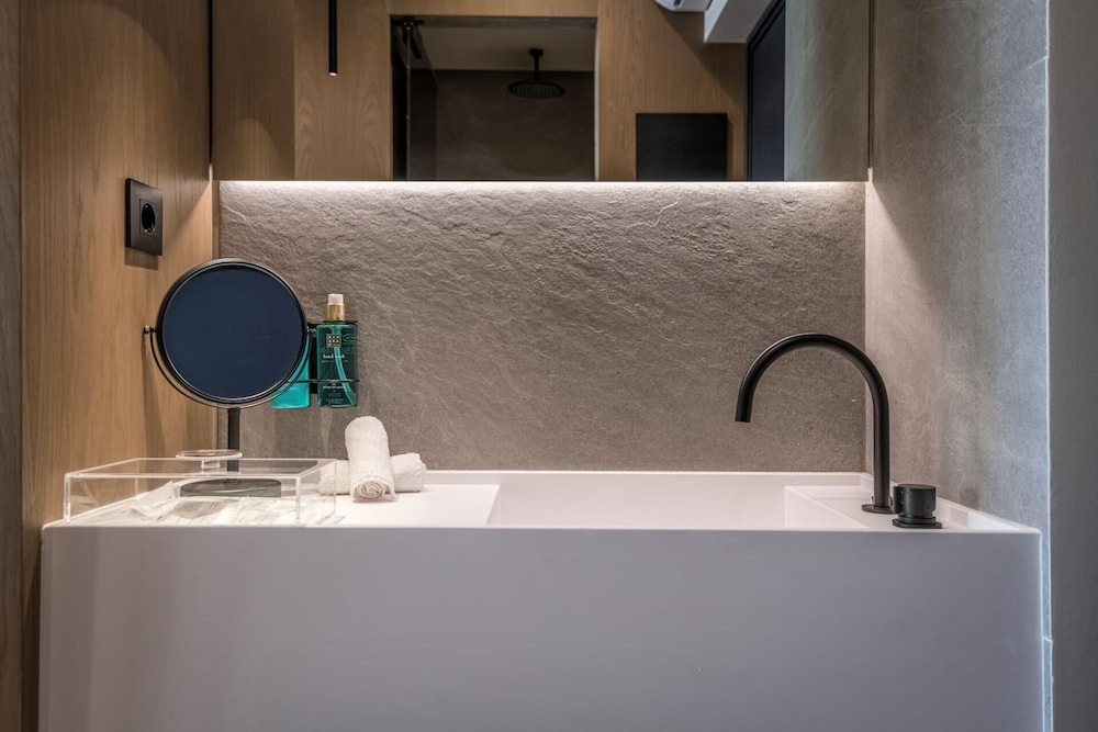 Evanik Chic Hotel 45/48