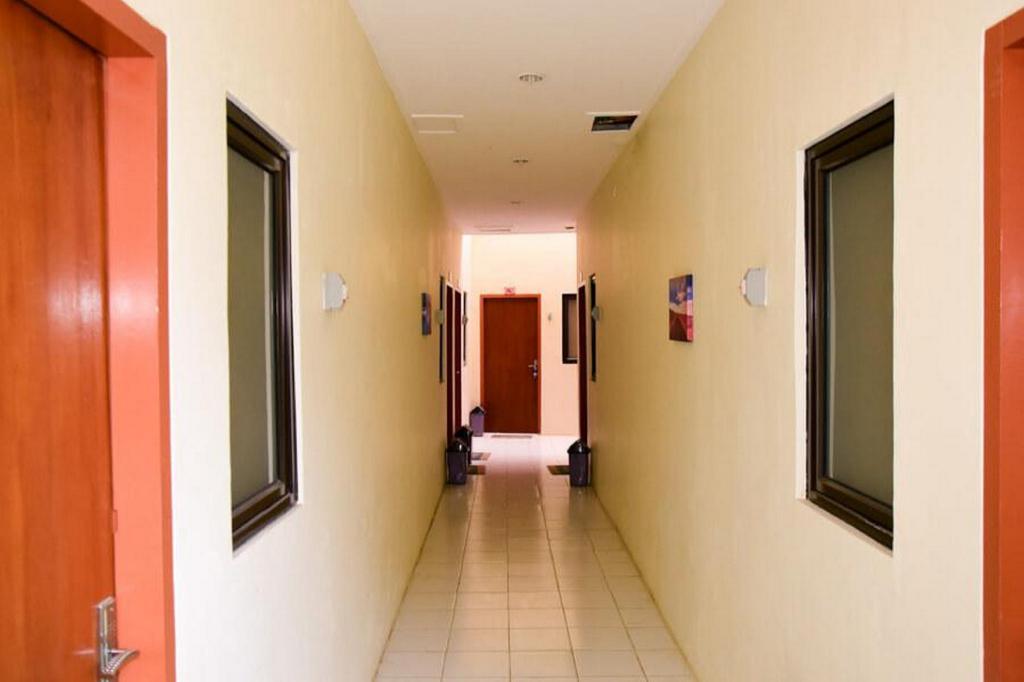 Reddoorz Plus Near Ciputra World Kuningan 2 30/50