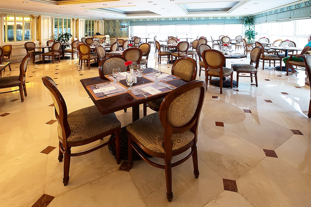 restaurant cafeteria