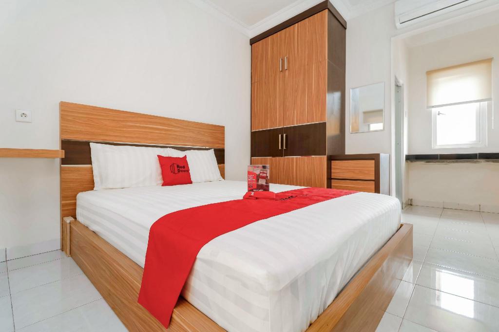 Reddoorz Plus Near Palembang Square Mall 18/33