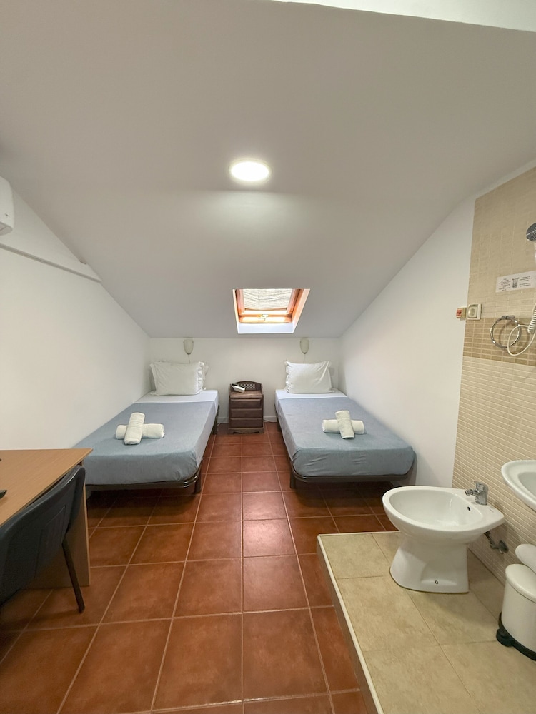 غرفة بسريرين منفصلين بحمام مشترك، Hotel Pouso Dos Anjos 9/10