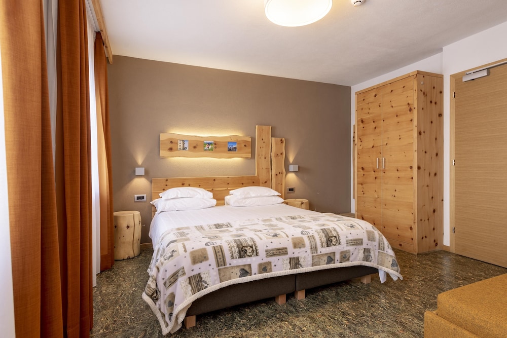 Hotel Col Di Lana 15/41