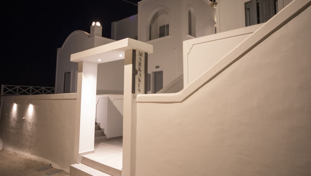 Markakis Studios Fira 48/49