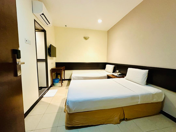 Standard, Twin Beds, No Window, Smoking