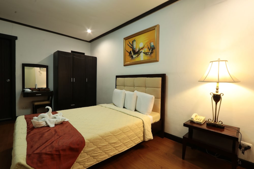 D'leonor Hotel 12/73