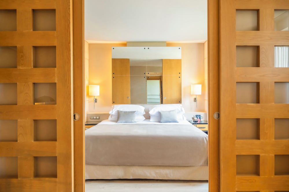 Junior Suite, 1 Double and 1 Single Bed, with Extra Bed, Hotel Hesperia Barcelona Presidente 4/8