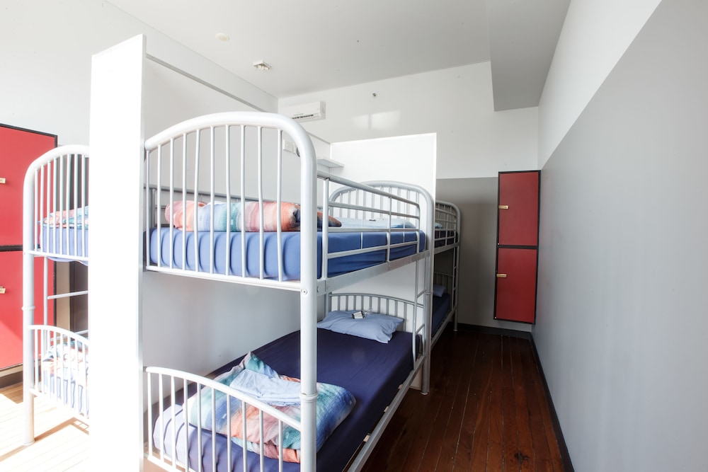 Bunk Backpackers 31/50