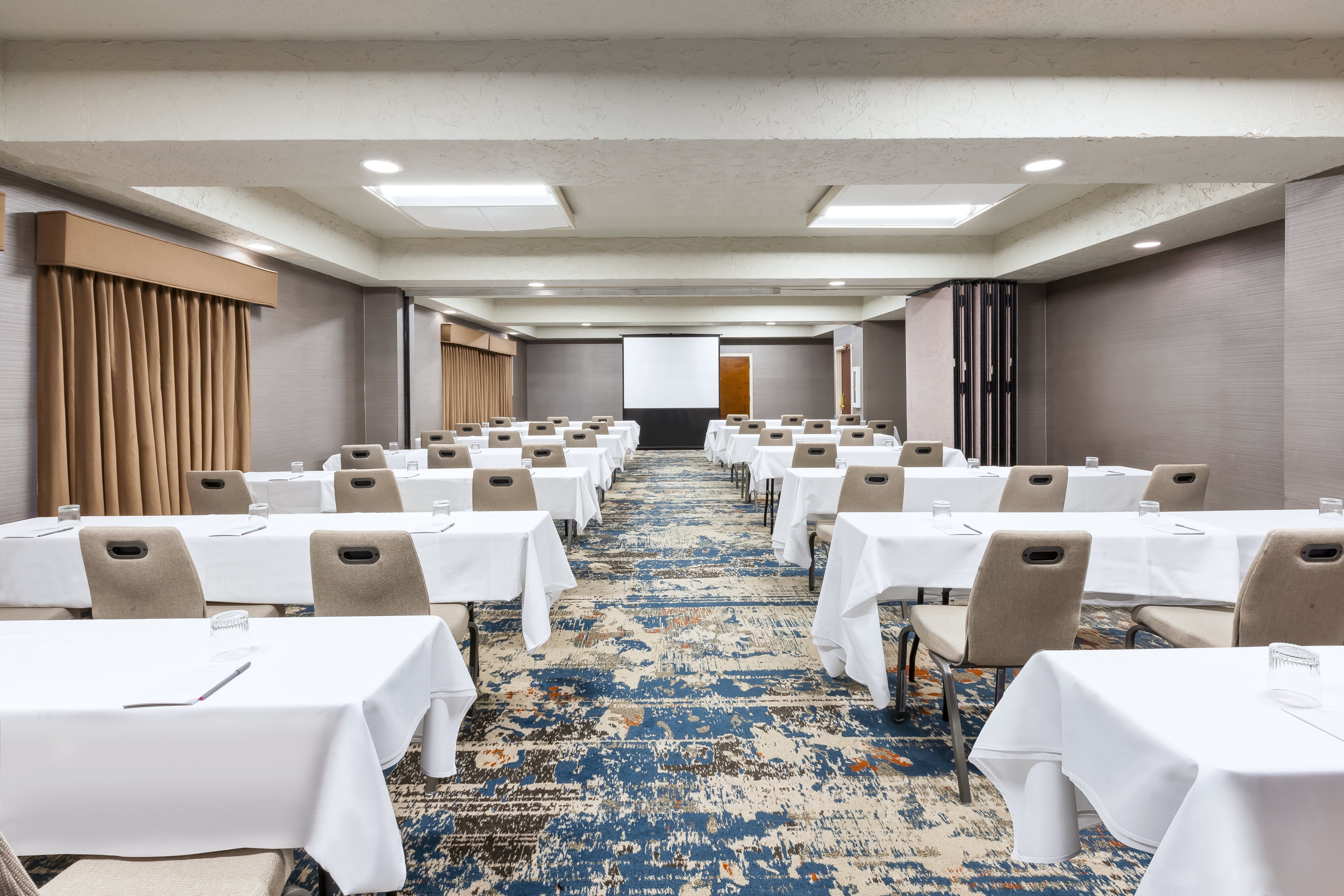Crowne Plaza Columbus North-Worthington 48/56