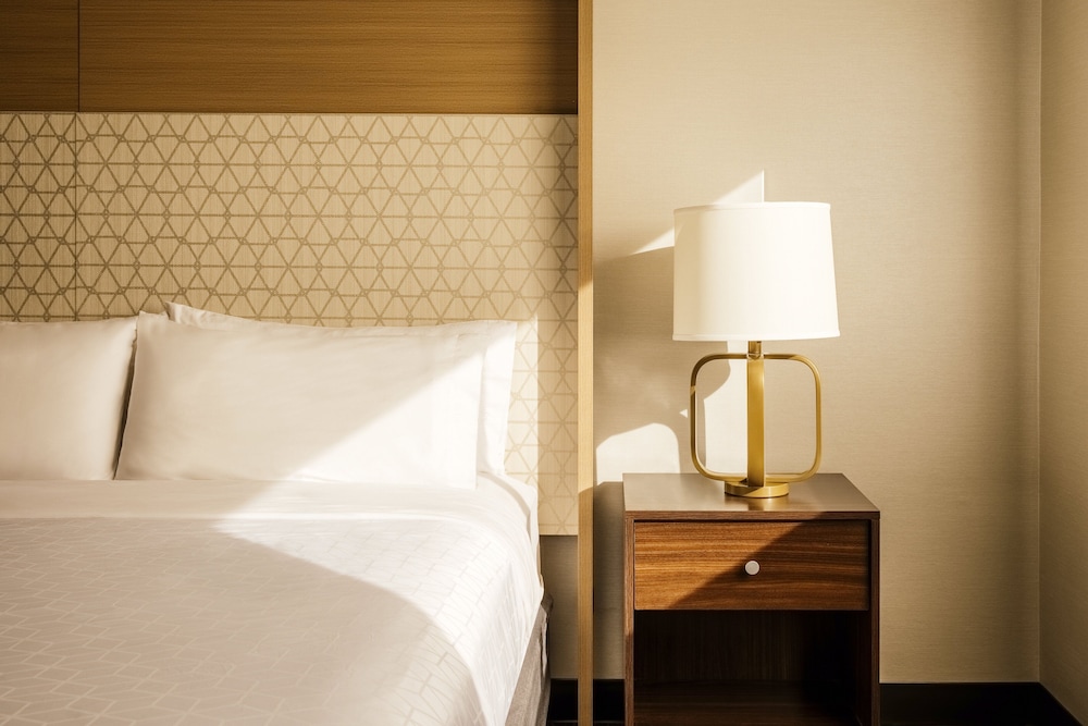 Holiday Inn Orange County Airport 14/57