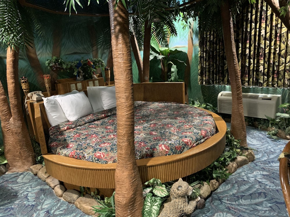 Designer Inn & Suites 63/69