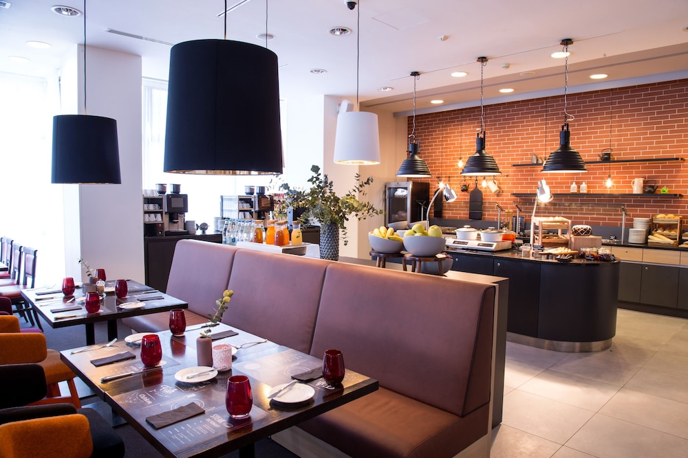 Vienna House Easy by Wyndham Airport Bucharest 42/68