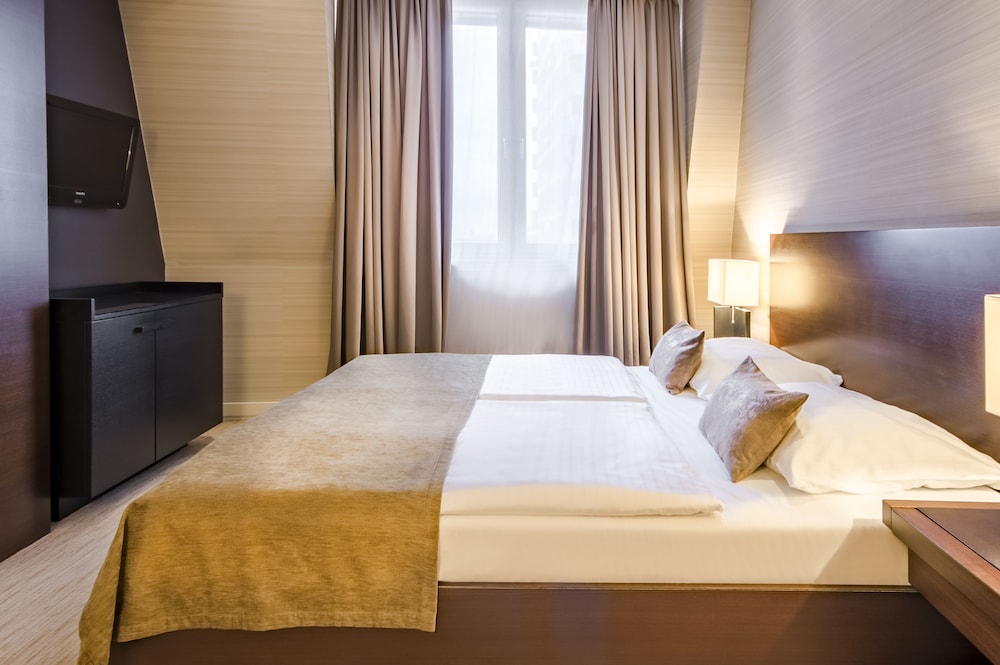 SUPERIOR, DOUBLE BED