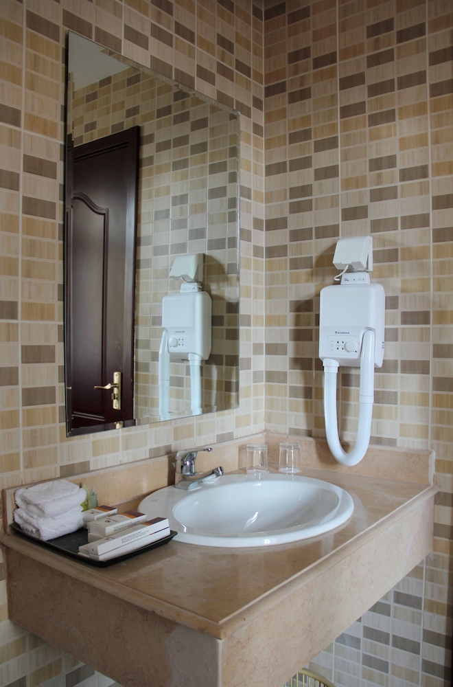 Soluxe Cairo Hotel 50/50