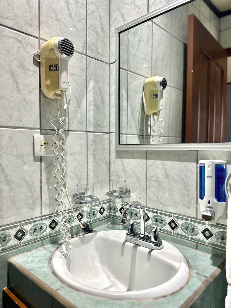 غرفة قياسية بسرير كوين بشرفة، Hotel Arenal Rabfer 7/10