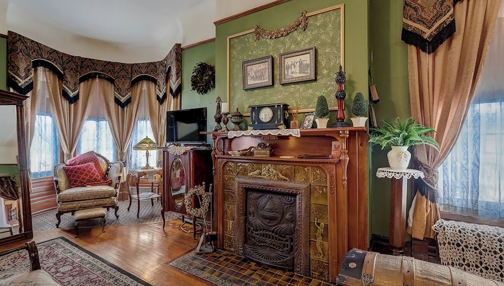 Schuster Mansion Bed & Breakfast 4/51