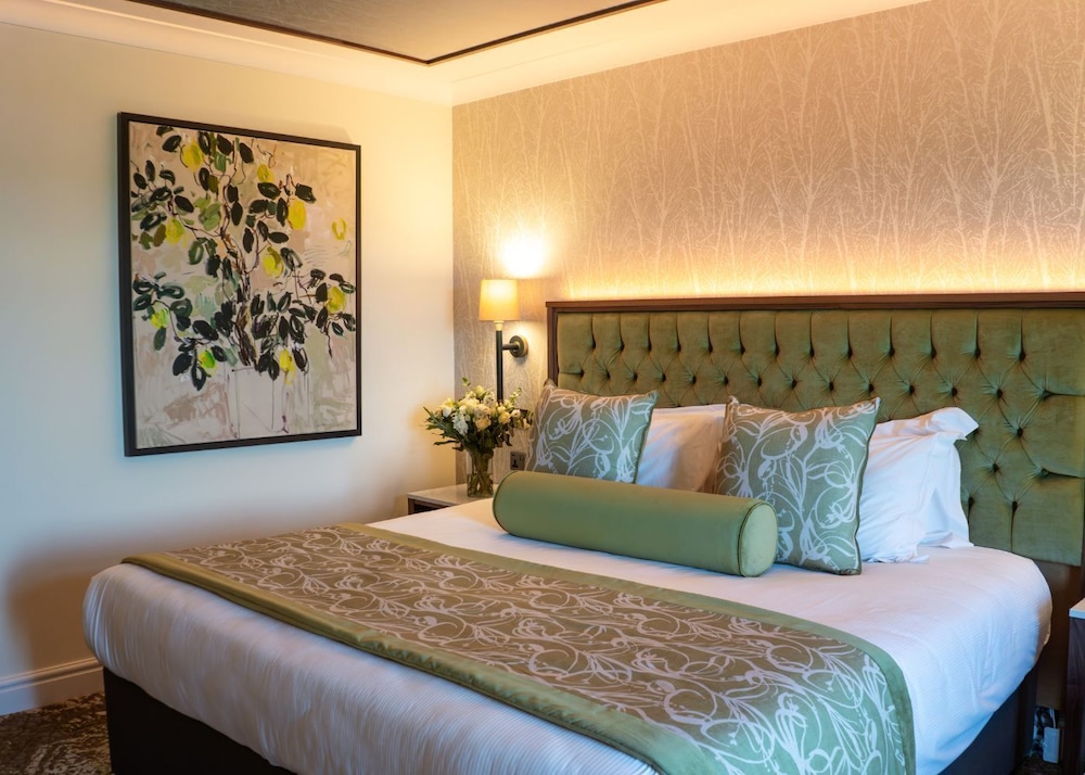 Guest Room, King Bed, Estate View، Carden Park 2/5