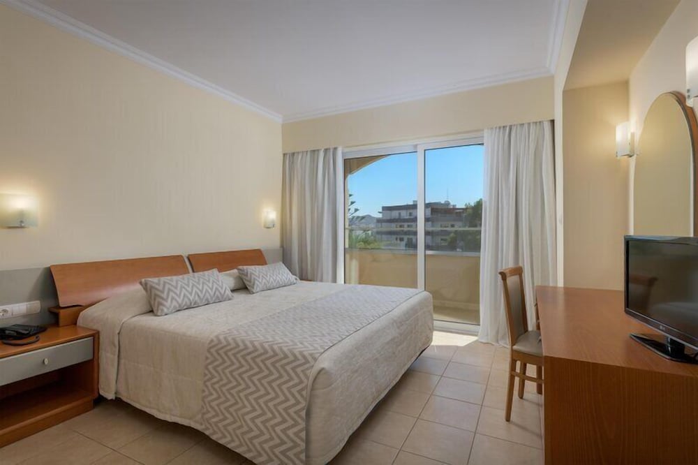 Sun Beach Resort in IALYSSOS