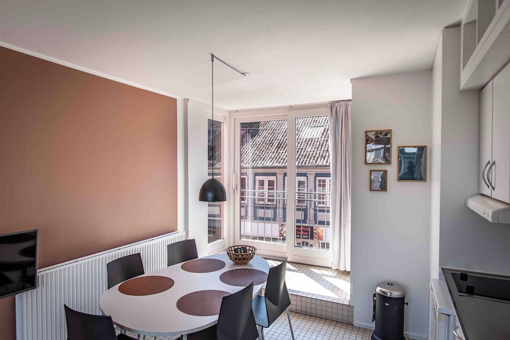 2 Bedrooms, Apartment, 4 Beds, Double and Bunk Bed, Street Side View، Kolding Hotel Apartments 6/8