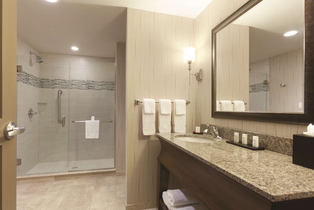 Embassy Suites Saratoga Springs NY 5/56