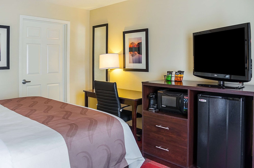 Standard, King Bed, Smoking, Quality Inn Vicksburg 5/10