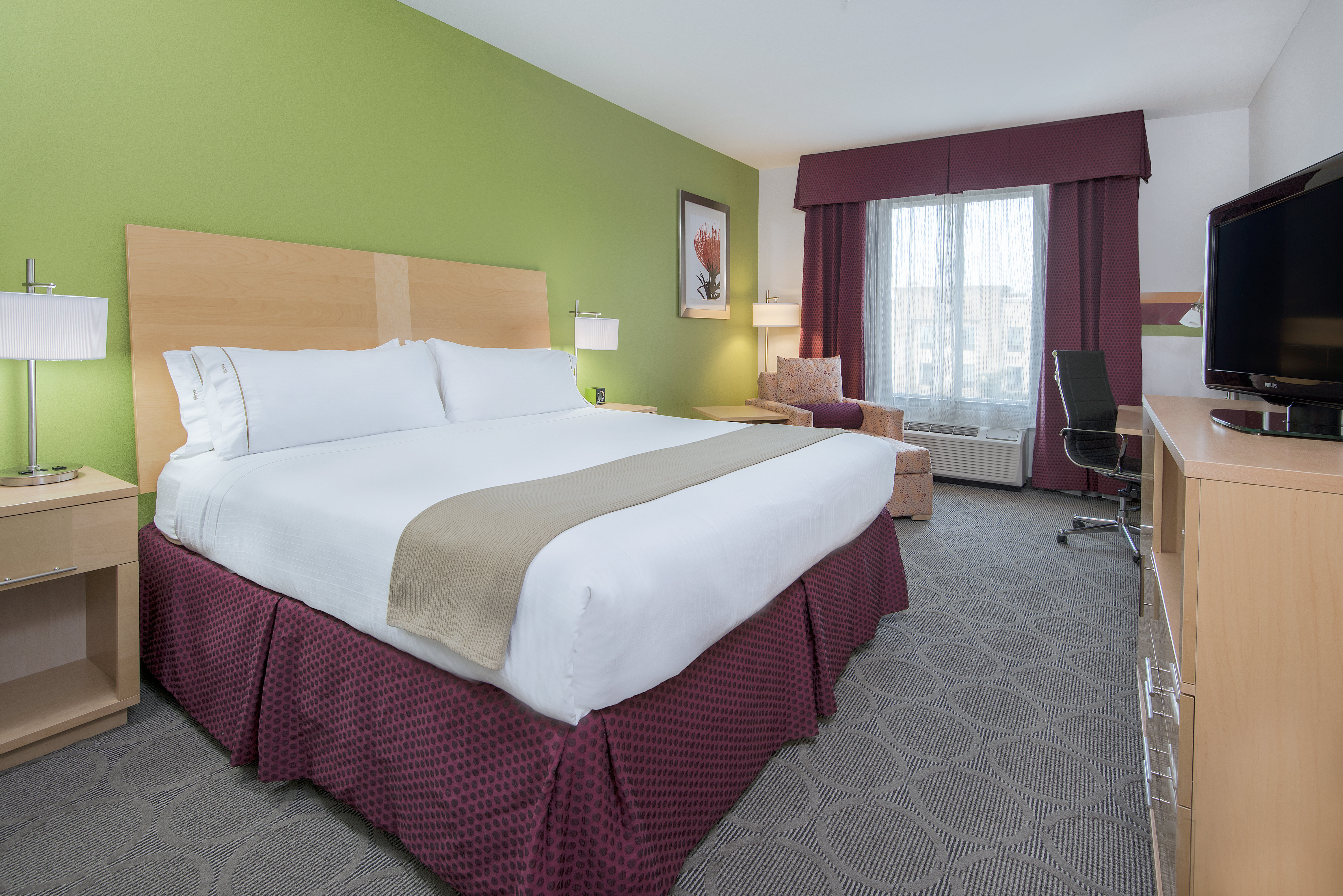 Holiday Inn Express Suites Clute Lake Jackson 18/63