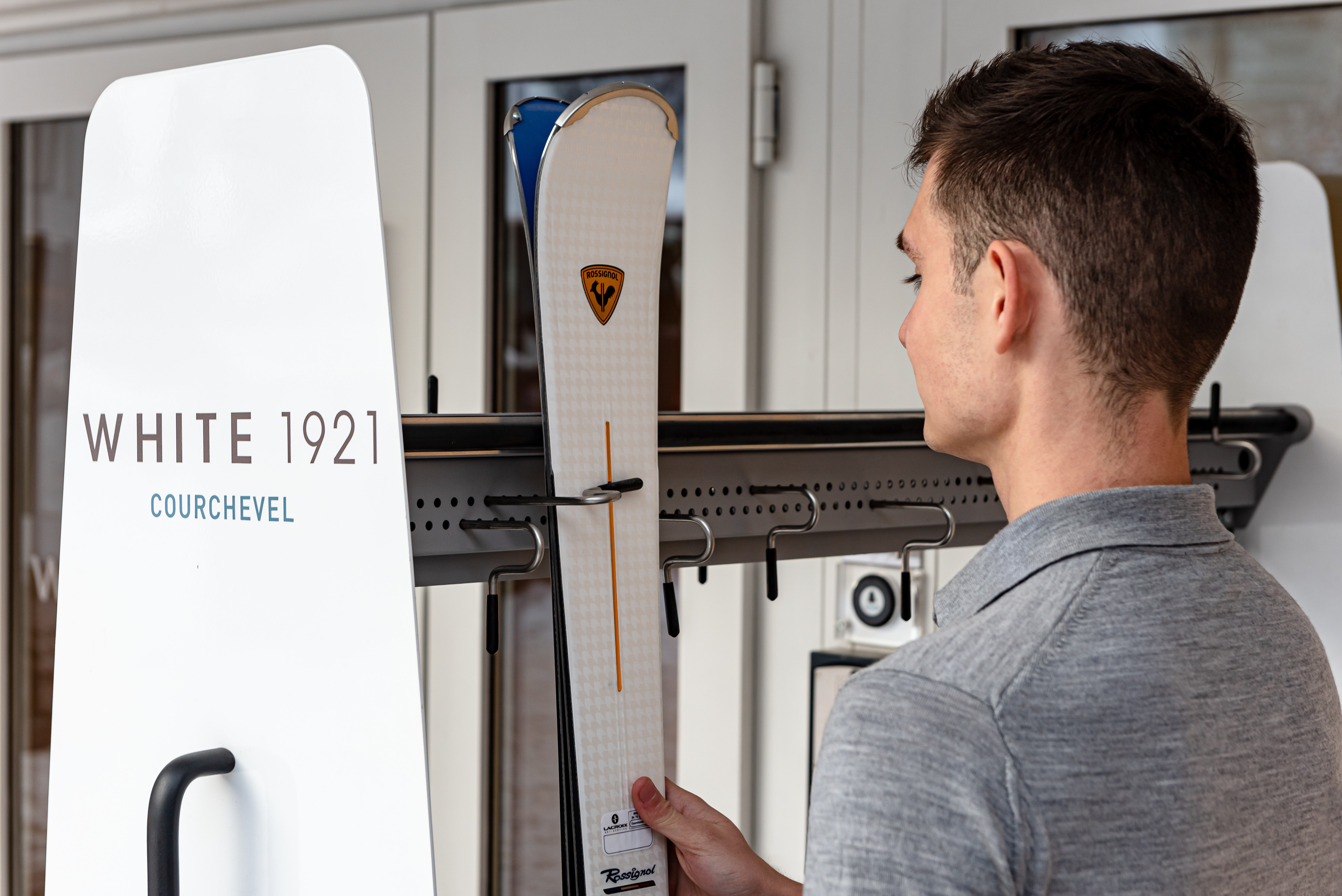 White 1921 Courchevel 24/27