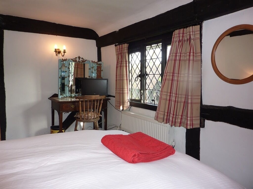 Dunsfold B&amp;B 25/44