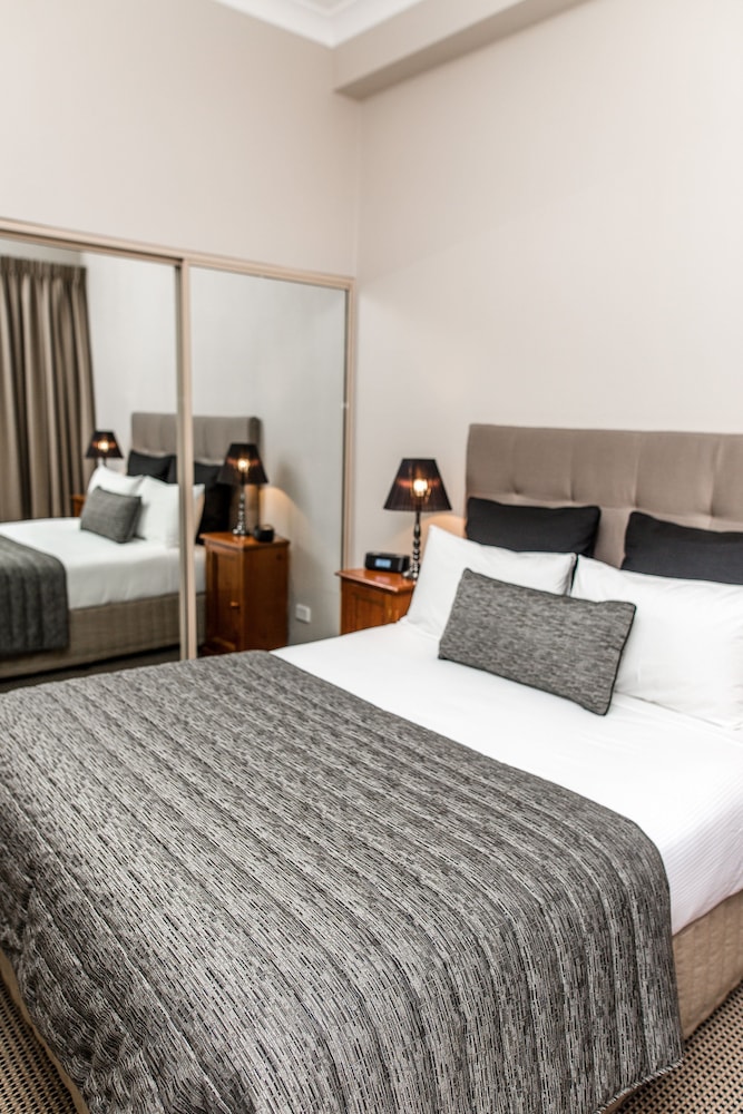 Belmore All-Suite Hotel 10/54