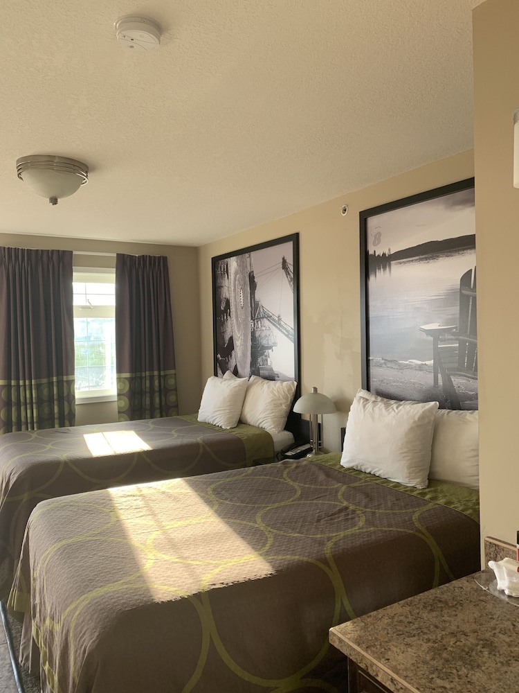 Super 8 By Wyndham Fort Mcmurray 10/31