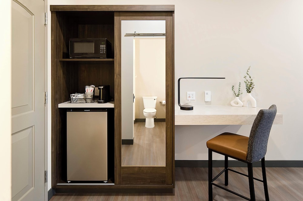 Clubhouse Hotel Suites Sioux Falls 50/67