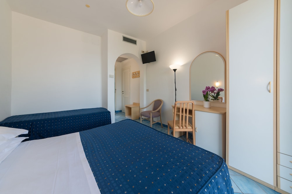 Hotel Villa Ireos 17/50