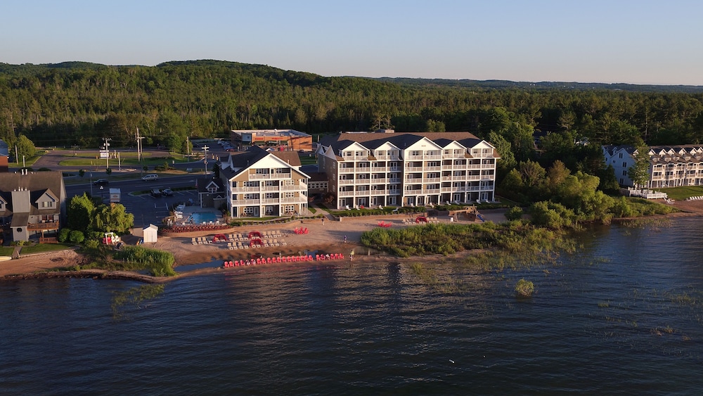 Cherry Tree Inn & Suites 43/51