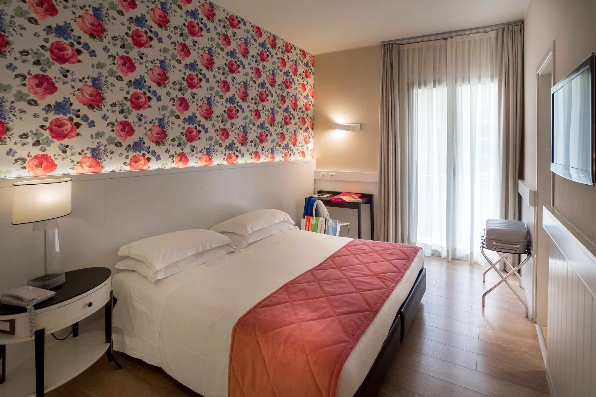 SUPERIOR, DOUBLE OR TWIN BED
