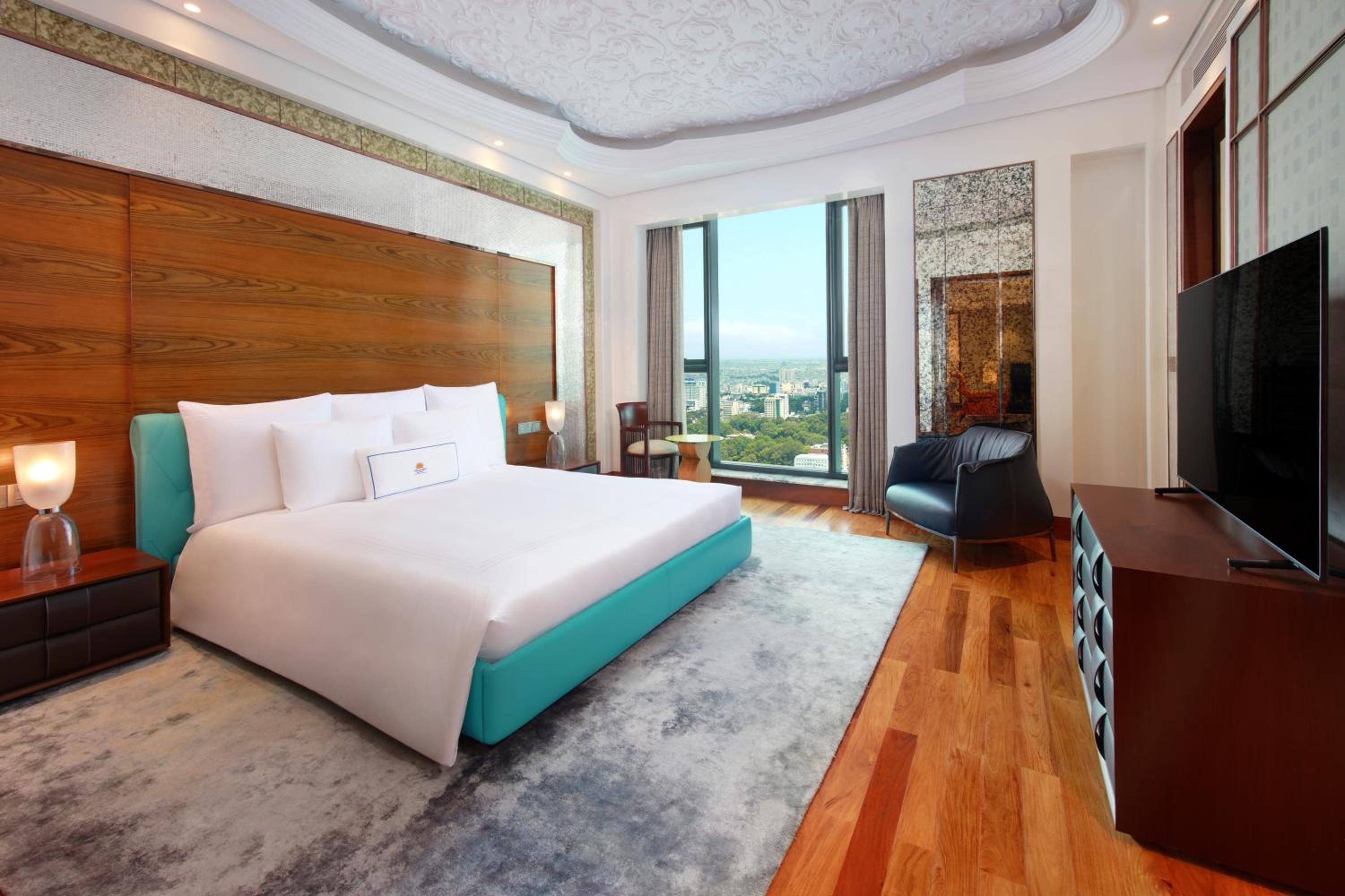 Panorama, Suite, King Bed, Executive Lounge Access, High Floor
