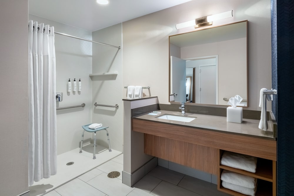 Fairfield Inn & Suites by Marriott Louisville Shepherdsville 36/38