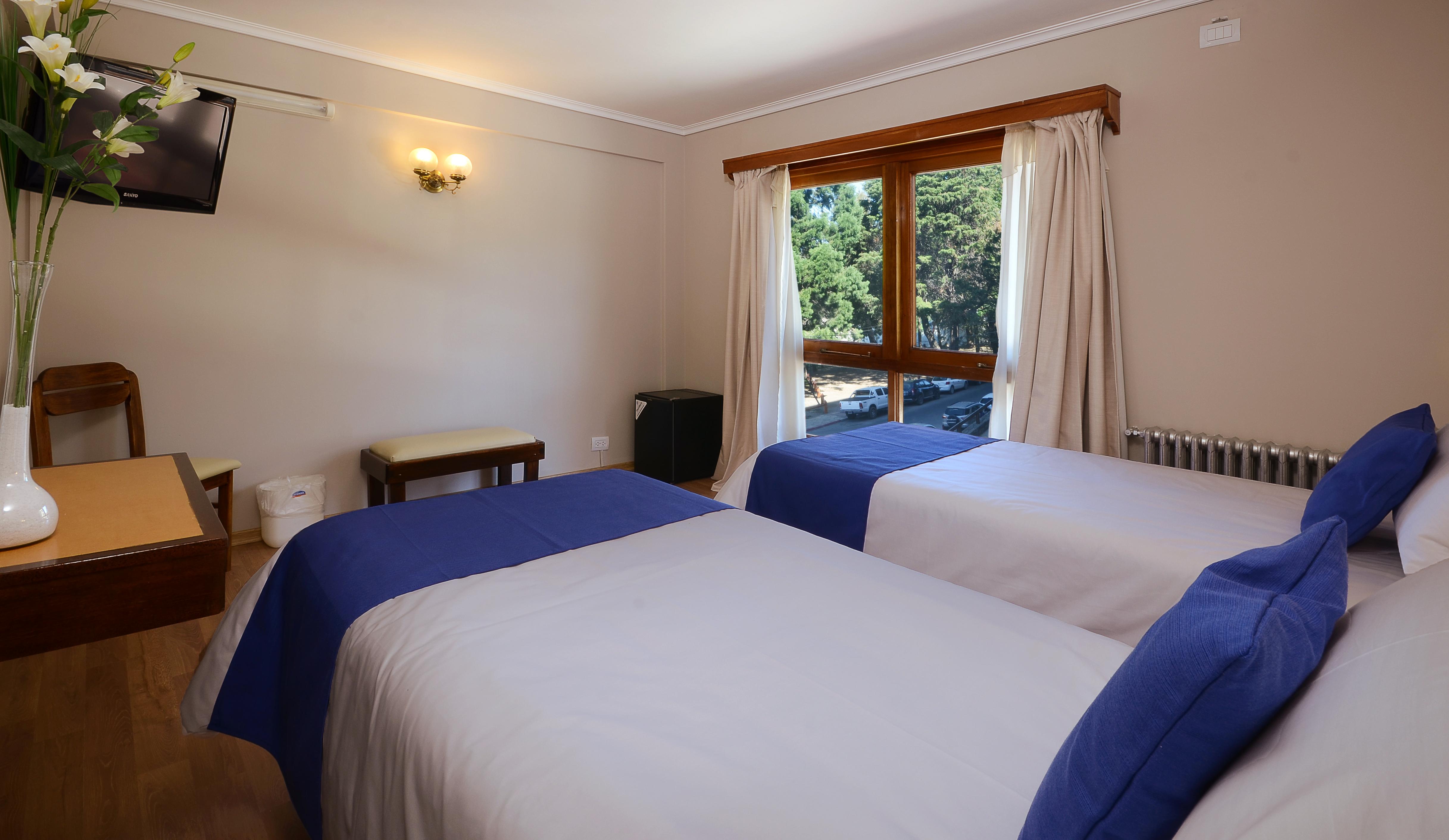 Super, Twin Beds, Street View