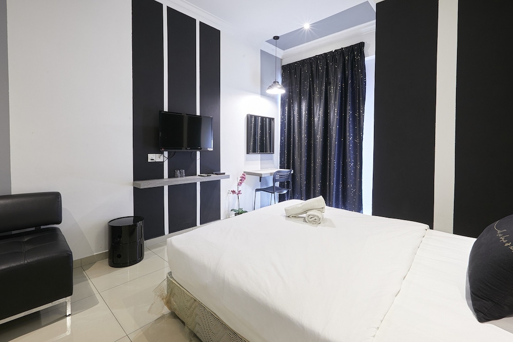 D New 1 Hotel 9/38