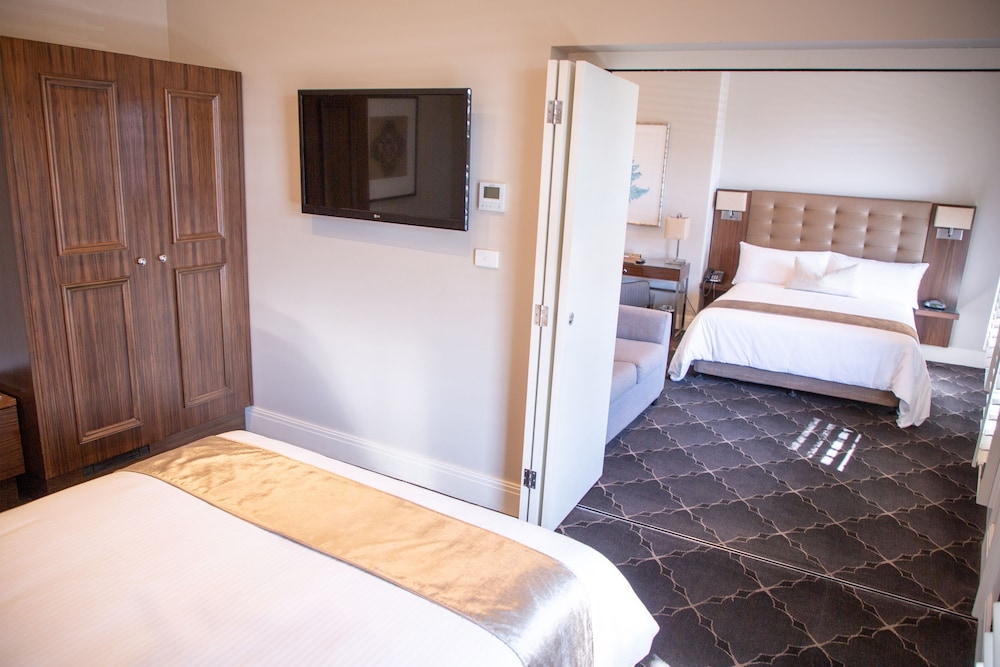 Royal Hotel Randwick 35/70