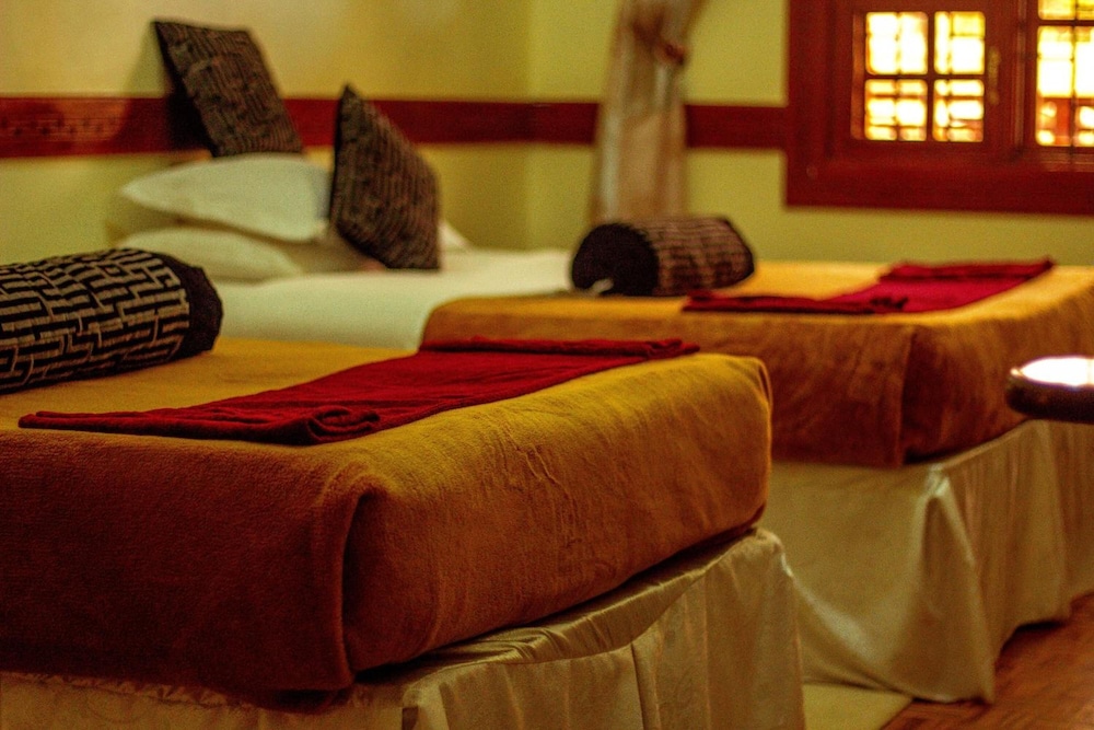 The Charity Hotel 10/50