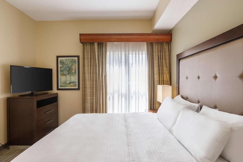 2 BEDROOMS, SUITE, KING BED, 2 BATHROOMS, ACCESSIBLE