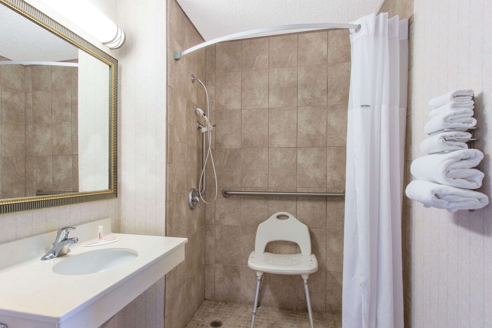 Days Inn by Wyndham Princeton 4/32