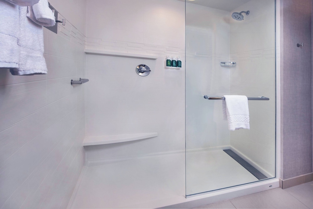جناح بسرير كينج بغرفة نوم واحدة مع أريكة، Residence Inn Fulton at Maple Lawn 2/4