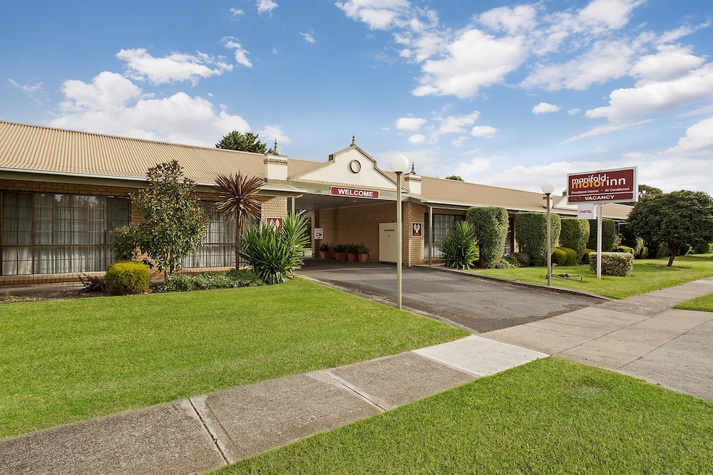 Manifold Motor Inn 3/26