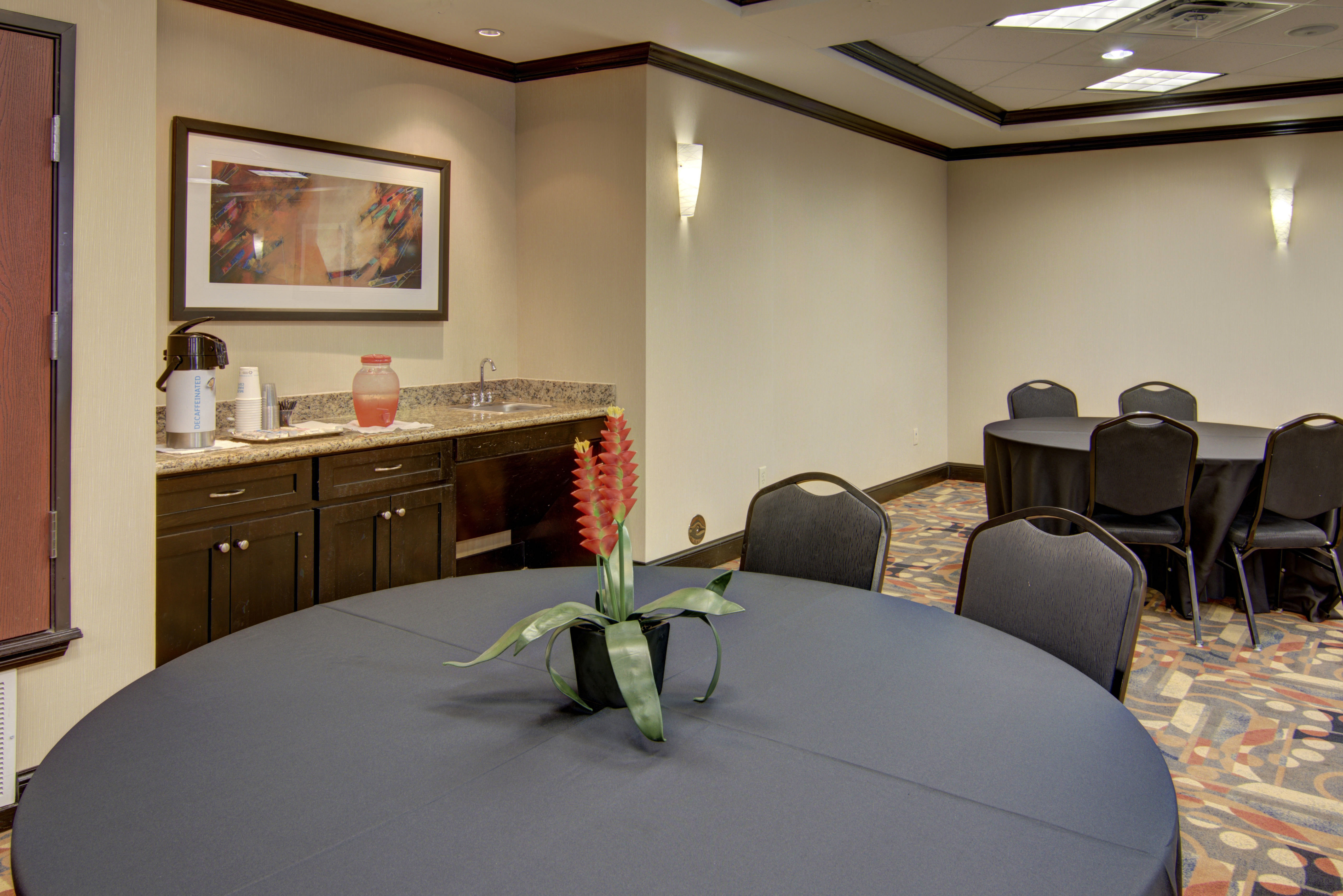 Holiday Inn Express Hotel and Suites Paris 28/30