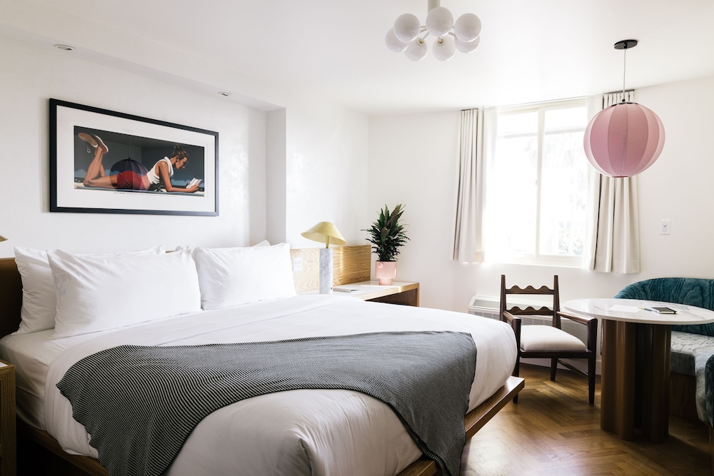 Short Stories Hotel 12/53