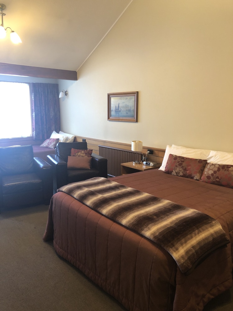 Balmoral Lodge Motel 13/59