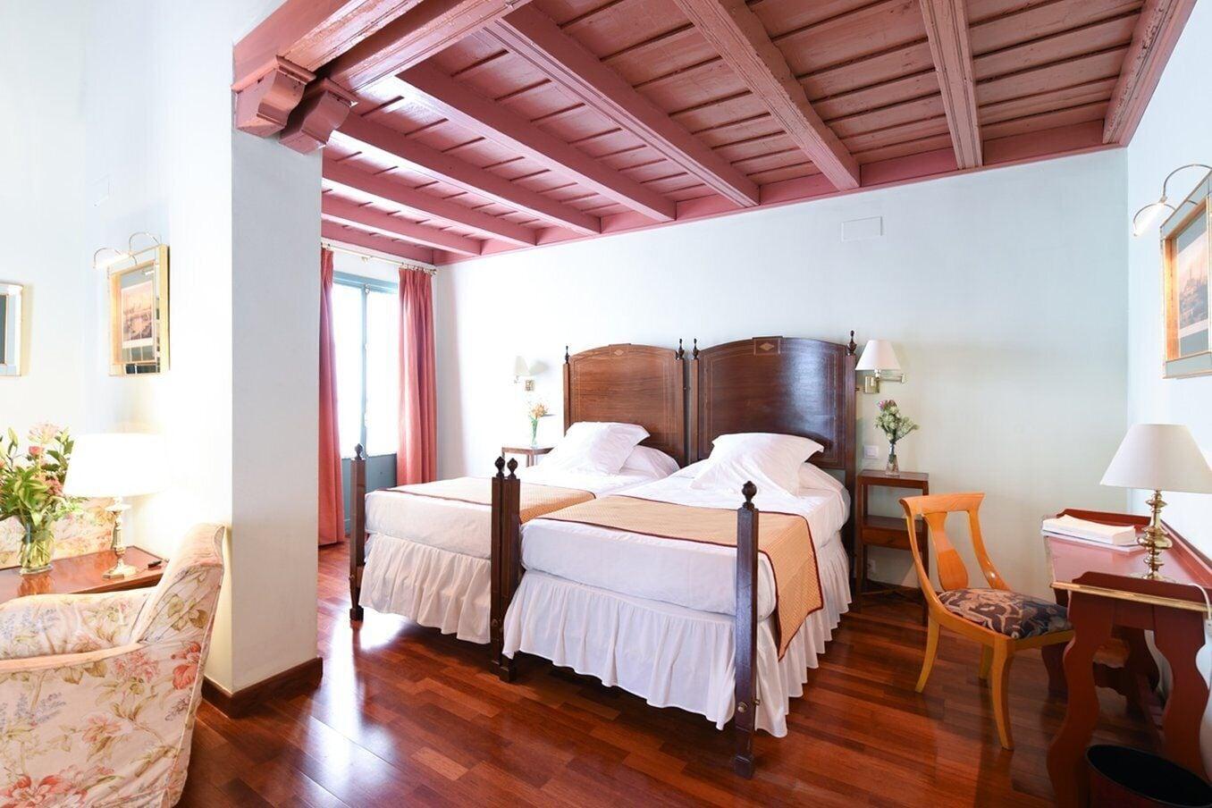 Basic, Double and Twin Beds, Annex